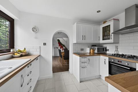4 bedroom semi-detached house for sale, Alexandra Avenue, Warlingham, CR6