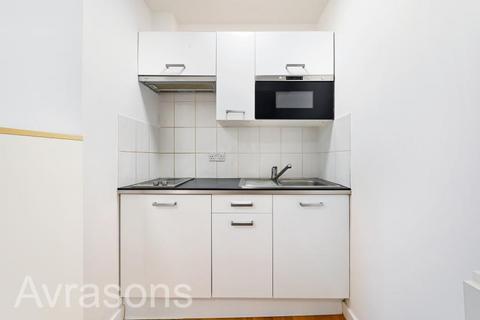 Studio to rent, Brixton Road, Oval