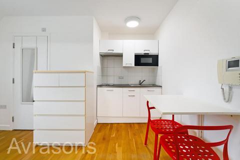 Studio to rent, Brixton Road, Oval