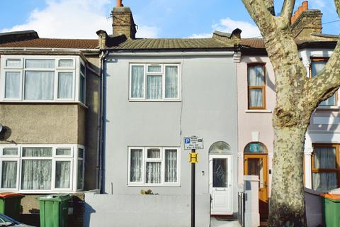 3 bedroom terraced house for sale, Malvern Road, London, E6