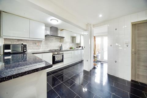 3 bedroom terraced house for sale, Malvern Road, London, E6