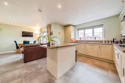 3 bedroom detached bungalow for sale, Randall Close, Newark, NG24