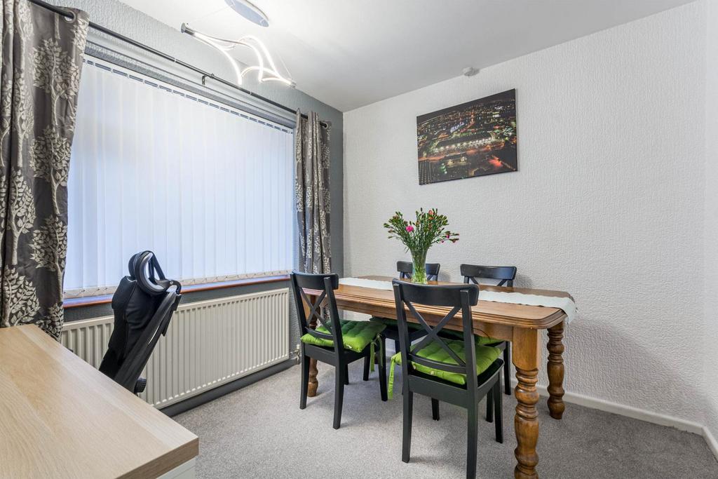 Bed 3 / Dining Room