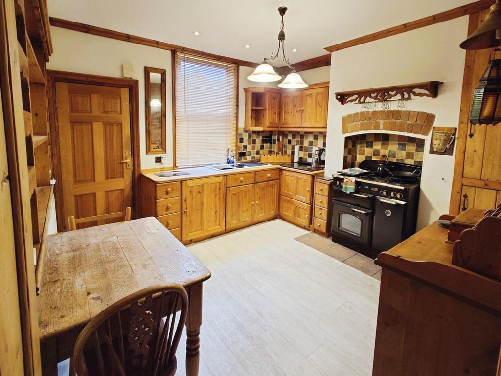 Dining kitchen