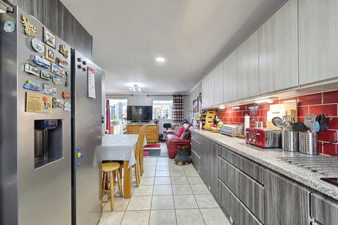 3 bedroom terraced house for sale, Fell Grove, Huddersfield, HD2