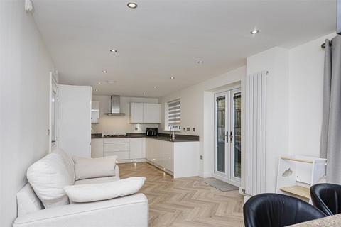undefined, Smithy Close, Huddersfield HD3
