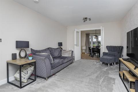 undefined, Smithy Close, Huddersfield HD3