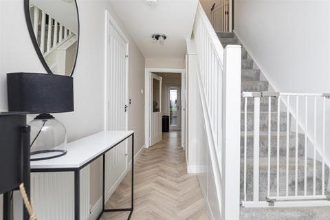 undefined, Smithy Close, Huddersfield HD3