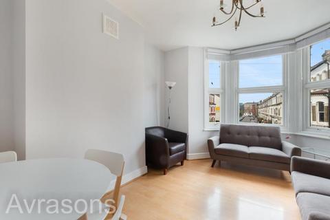 2 bedroom flat to rent, TREGOTHNAN ROAD, CLAPHAM NORTH