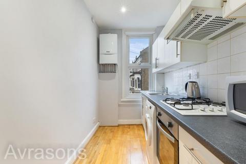 2 bedroom flat to rent, TREGOTHNAN ROAD, CLAPHAM NORTH