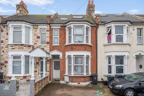 4 bedroom terraced house for sale, Mortlake Road, Ilford, IG1