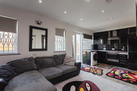 1 bedroom ground floor maisonette for sale, Salisbury Avenue, Barking, IG11
