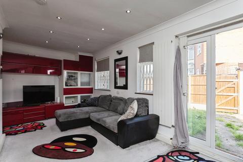 1 bedroom ground floor maisonette for sale, Salisbury Avenue, Barking, IG11