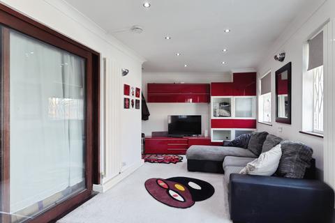 1 bedroom ground floor maisonette for sale, Salisbury Avenue, Barking, IG11