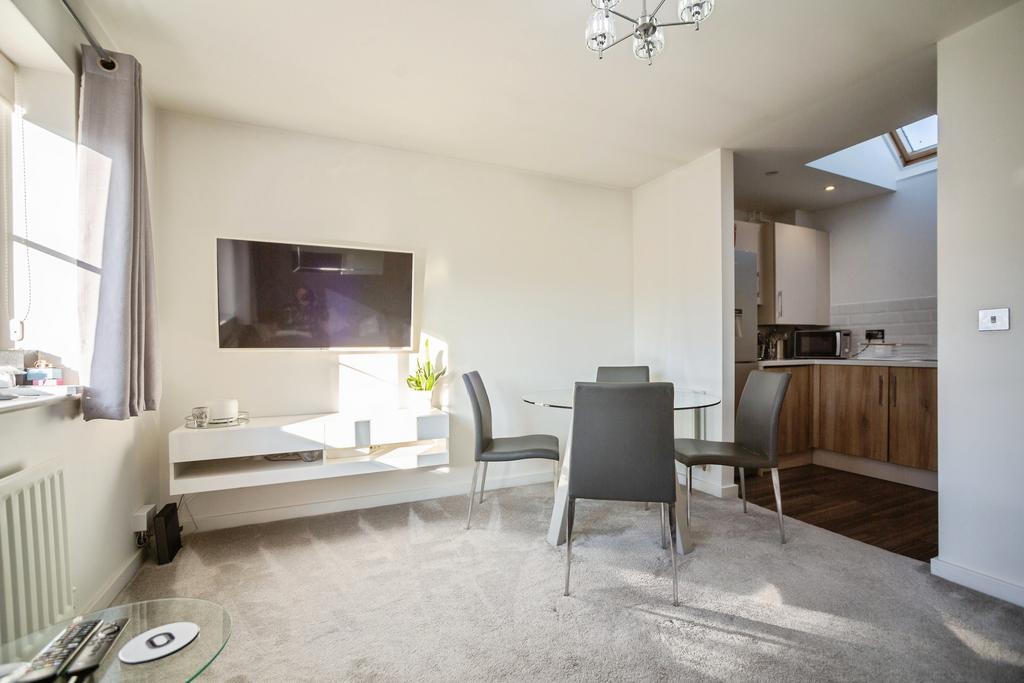 Lounge/Dining Room