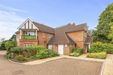 2 bedroom flat for sale, Sheridan Court, High Wycombe HP12