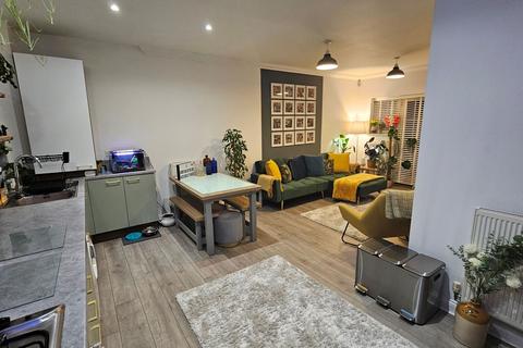2 bedroom flat for sale, Sheridan Court, High Wycombe HP12