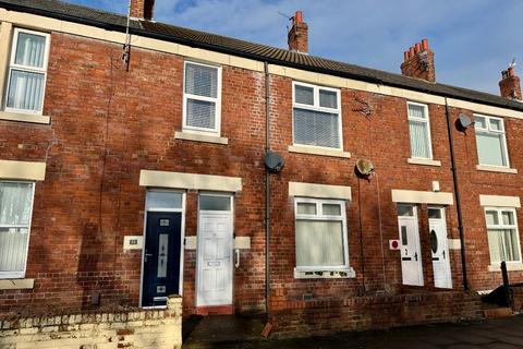 2 bedroom flat to rent, Chirton Avenue, North Shields.  NE29 0JS