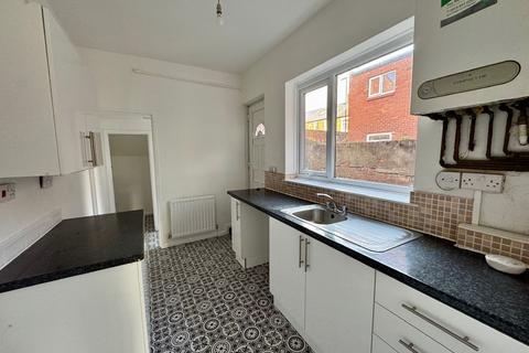 2 bedroom flat to rent, Chirton Avenue, North Shields.  NE29 0JS