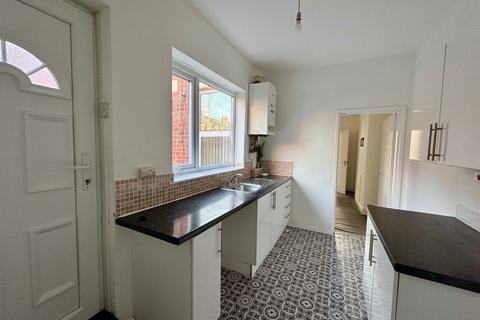 2 bedroom flat to rent, Chirton Avenue, North Shields.  NE29 0JS