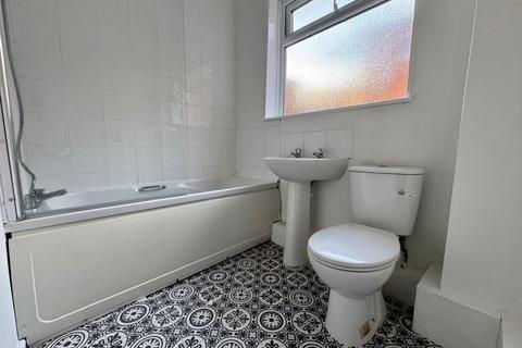 2 bedroom flat to rent, Chirton Avenue, North Shields.  NE29 0JS