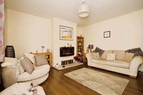 Woodside Road, Huddersfield, HD4