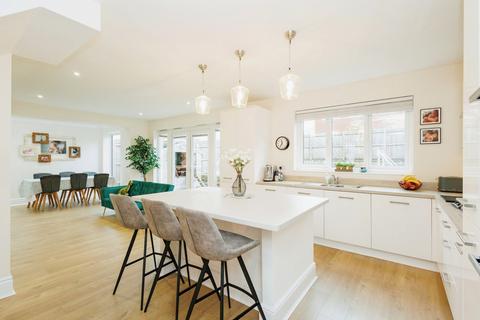 4 bedroom detached house for sale, Fairfax Close, Oldham, OL9