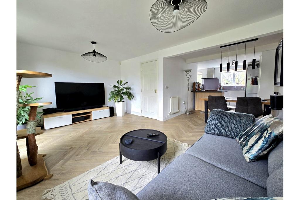 Lounge/Dining Room