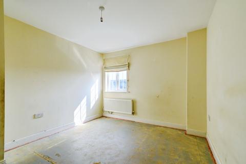 4 bedroom end of terrace house for sale, Tangmere Avenue, Heywood, OL10