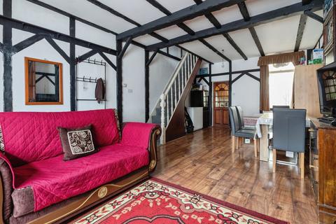2 bedroom terraced house for sale, Park Avenue, London, E6