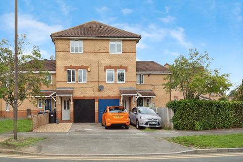 3 bedroom townhouse for sale, Lindisfarne Drive, Monkston, Milton Keynes, MK10