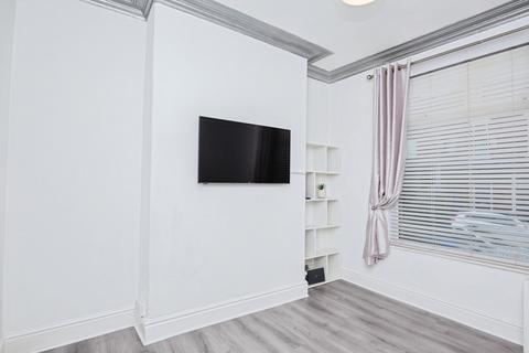2 bedroom terraced house for sale, Northfield Avenue, Manchester, M40
