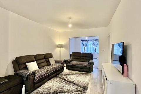 undefined, Heathdale Avenue, Hounslow TW4