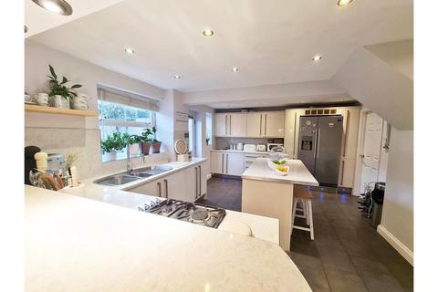 4 bedroom detached house for sale, Larch Drive, Daventry, NN11