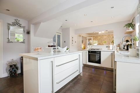 4 bedroom detached house for sale, Larch Drive, Daventry, NN11
