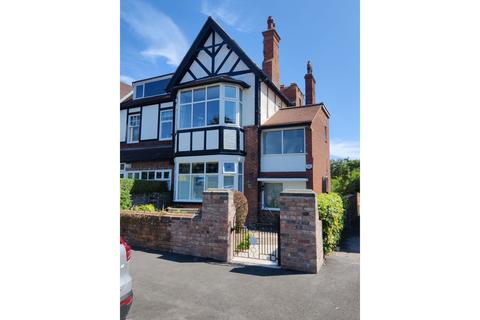 4 bedroom flat for sale, Holbeck Road, Scarborough, YO11