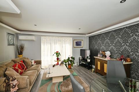 3 bedroom terraced house for sale, Monarch Drive, Sittingbourne, ME10