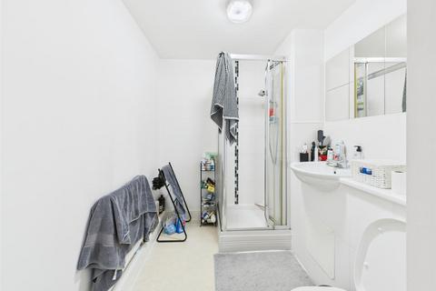 2 bedroom apartment to rent, Portal Close, Middlesex UB10