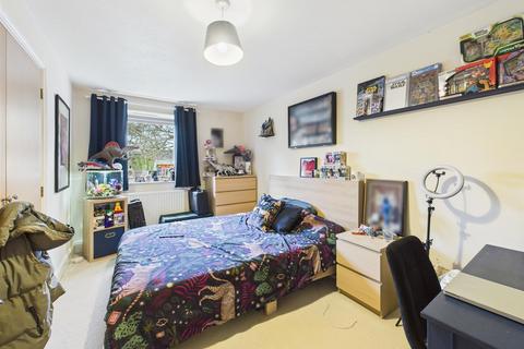 2 bedroom apartment to rent, Portal Close, Middlesex UB10