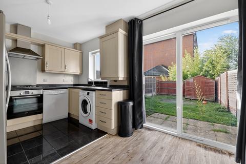 3 bedroom terraced house for sale, Piper Way, Ilford, IG1