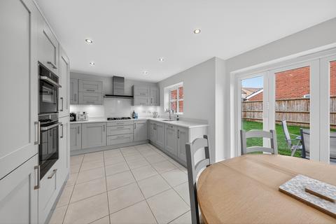 4 bedroom detached house for sale, Oatlands Drive, Bedford, MK45