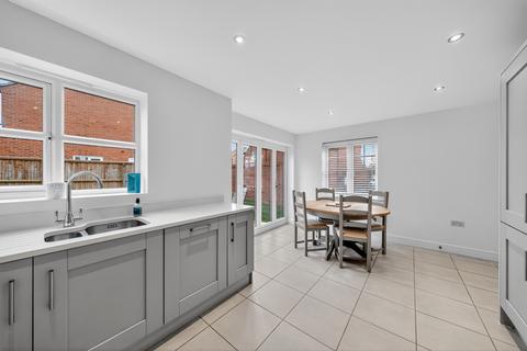 4 bedroom detached house for sale, Oatlands Drive, Bedford, MK45