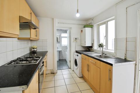 3 bedroom terraced house for sale, Fentons Avenue, London, E13
