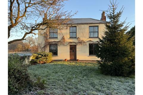 4 bedroom detached house for sale, Walkerith Road, East stockwith, DN21