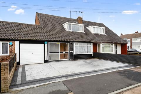 3 bedroom terraced house for sale, Bysouth Close, Ilford, IG5
