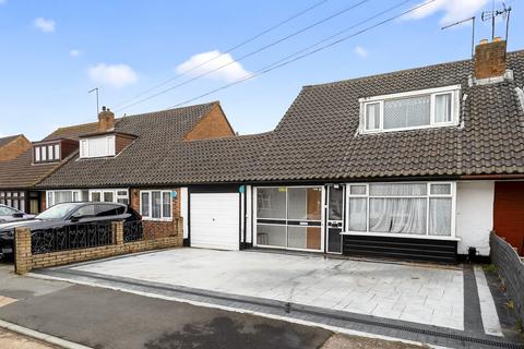 3 bedroom terraced house for sale, Bysouth Close, Ilford, IG5