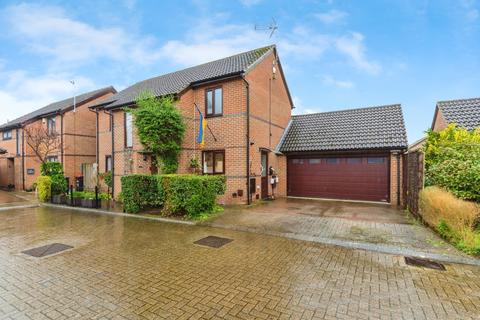 undefined, Pearse Grove, Walton Park, Milton Keynes, MK7