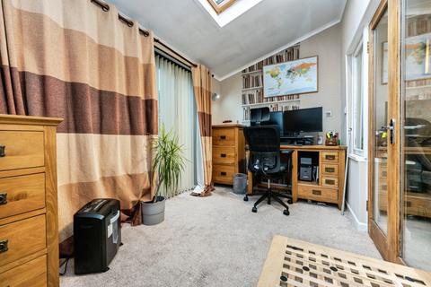 undefined, Pearse Grove, Walton Park, Milton Keynes, MK7
