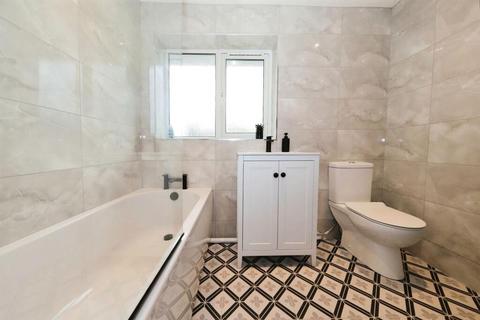 3 bedroom semi-detached house for sale, Highley Close, Kidderminster, DY11