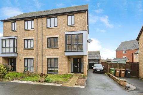 4 bedroom semi-detached house for sale, Kesteven Way, Corby, NN18